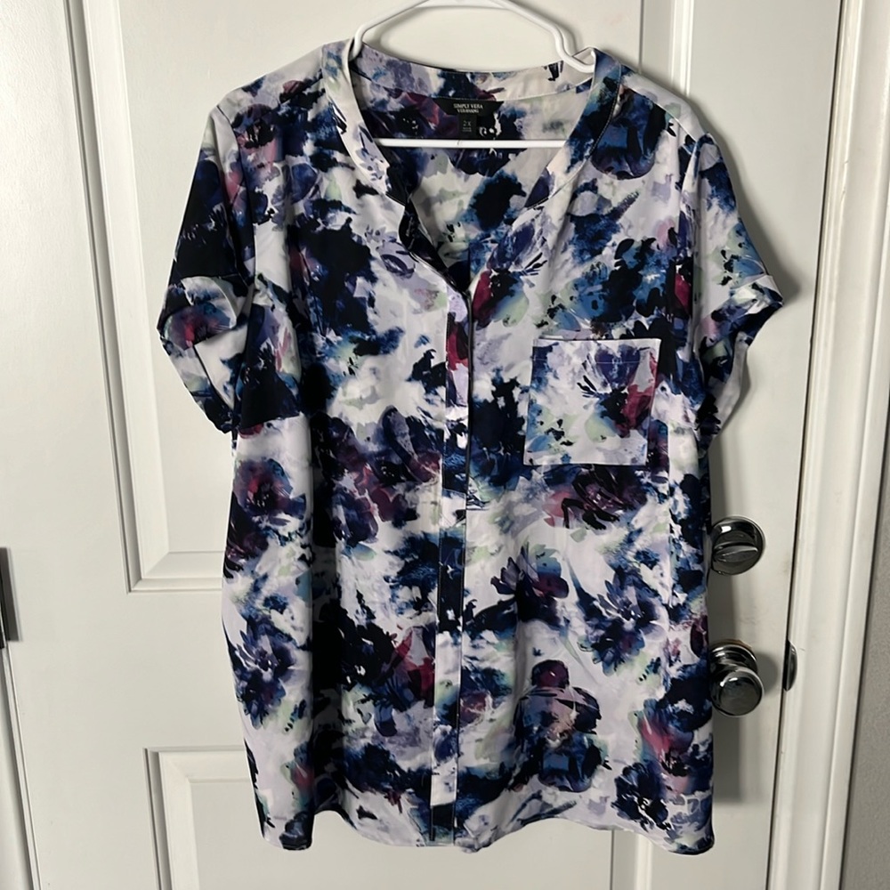 Short sleeve 2x paisley print button up the front blouse